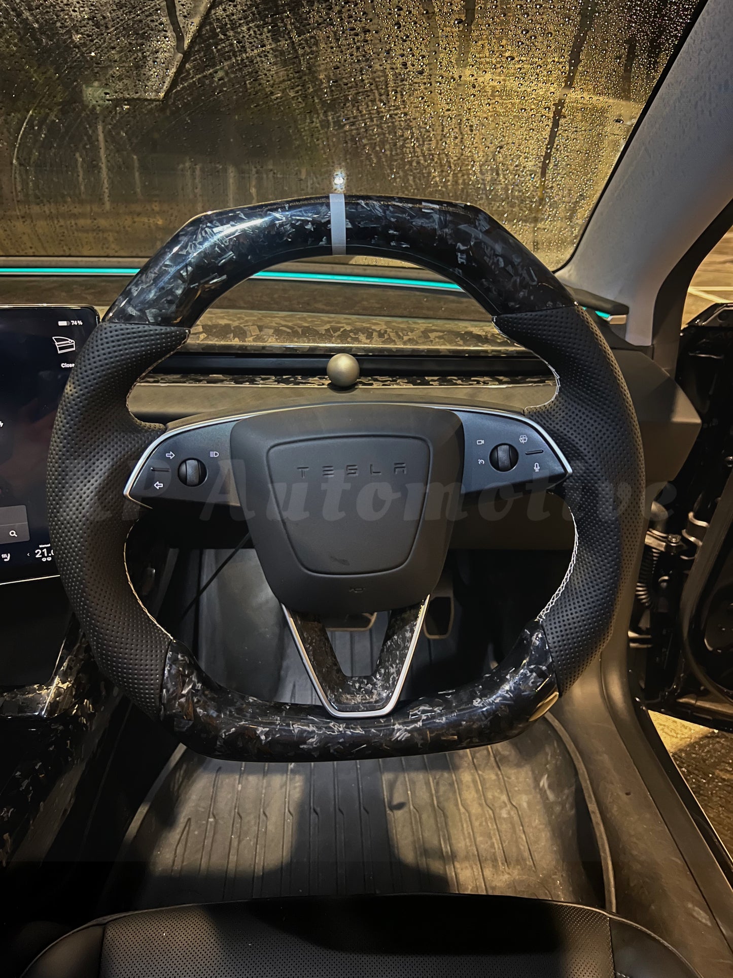 Model 3 亮光碳纖維方向盤（打孔皮革）- 僅限方向盤