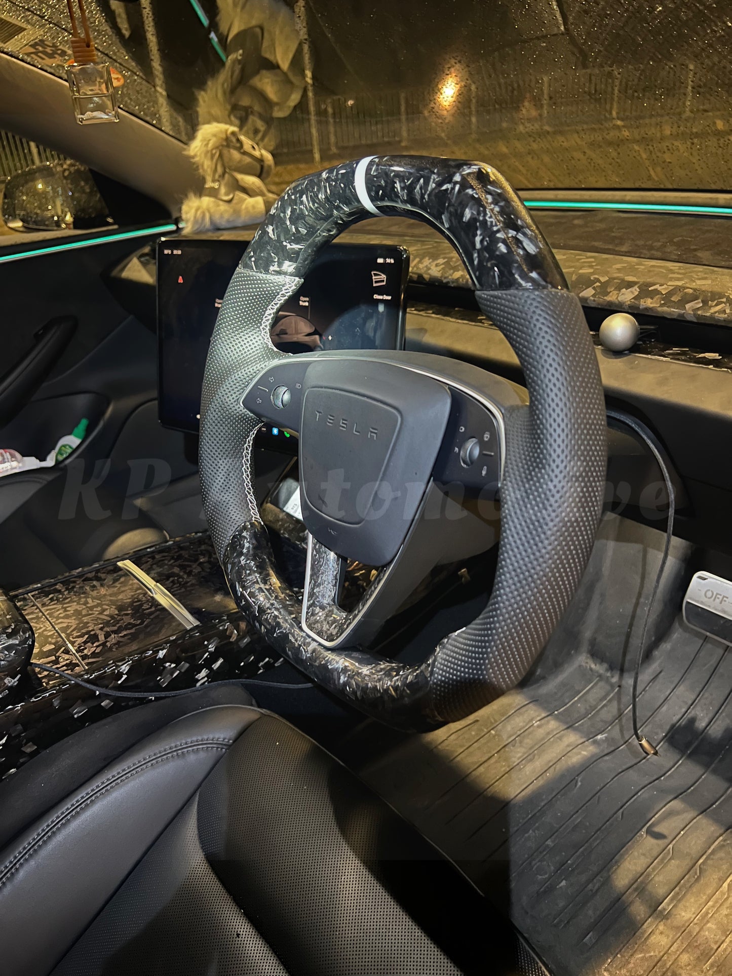 Model 3 亮光碳纖維方向盤（打孔皮革）- 僅限方向盤
